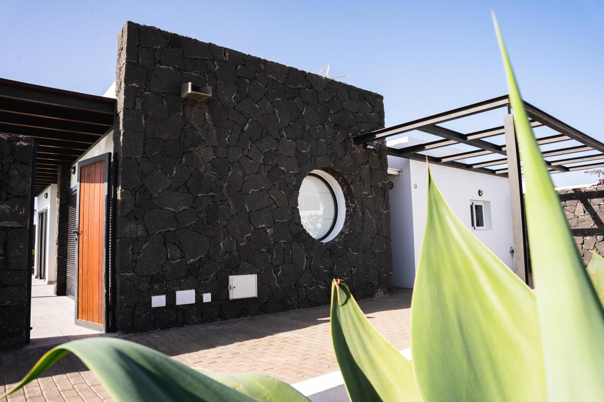 3 Bedroom Villa With Private Pool Close To Papagayo Beach Playa Blanca  Exterior photo